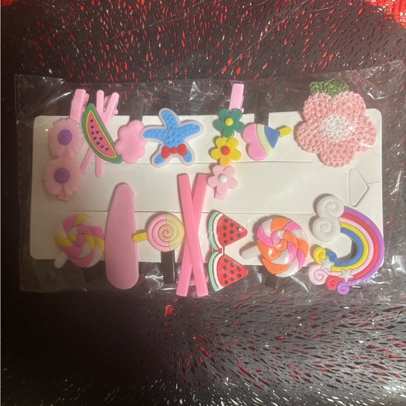 Colorful Hair Clip Set with Fun Designs - Picture 4 of 4